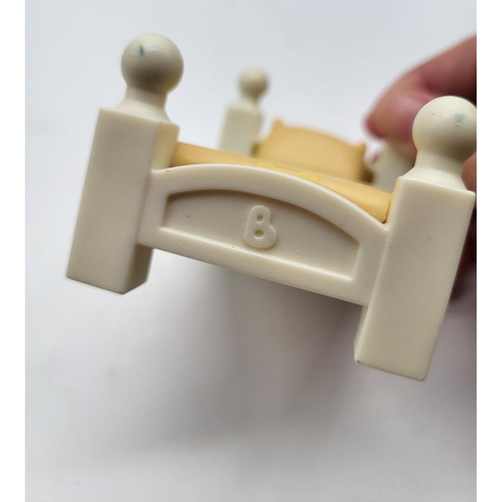 Moose BLUEY Dollhouse FAMILY HOME YELLOW BED House Replacement Furniture Bones - Picture 5 of 10